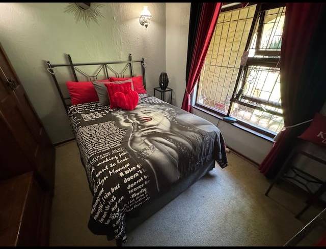 5 BEDROOM HOUSE FOR SALE IN VAN RIEBEECK PARK